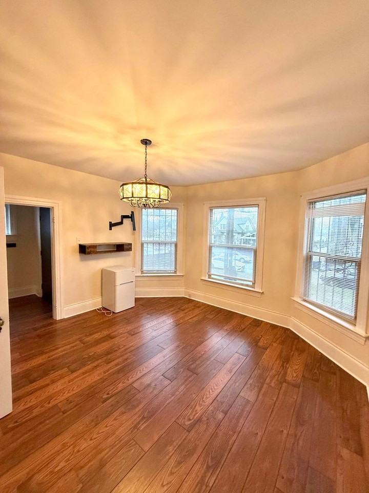 211 24th Ave - Photo 4 of 40