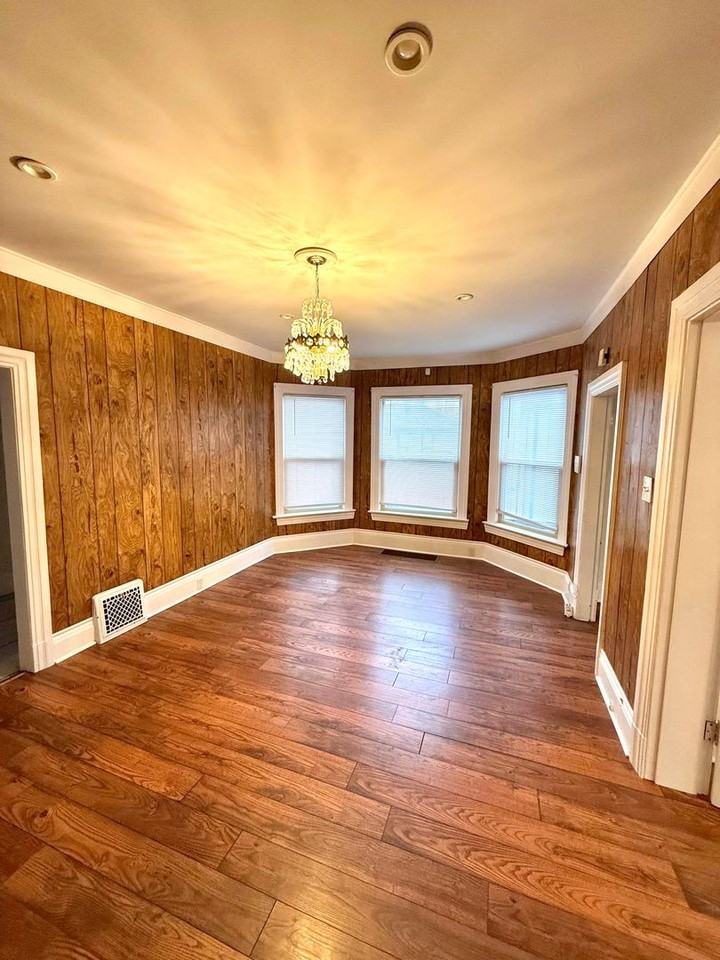 211 24th Ave - Photo 5 of 40