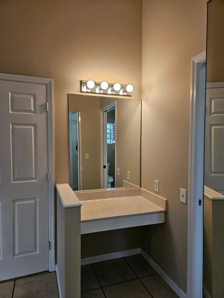 627 25th Dr E - Photo 2 of 27