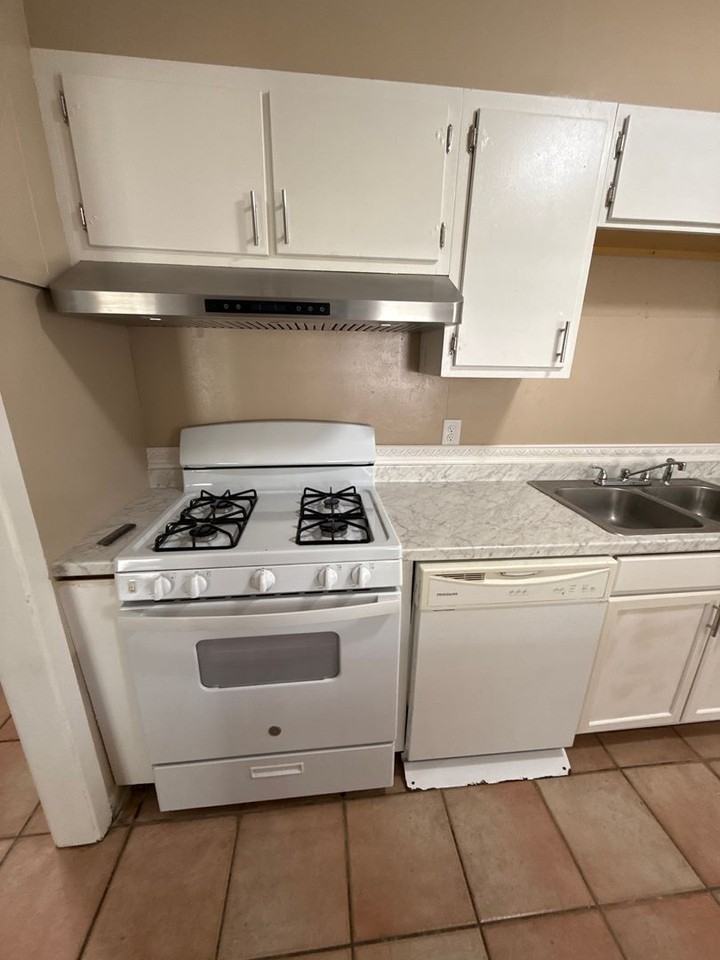 317 Alexander Dr - Photo 3 of 31