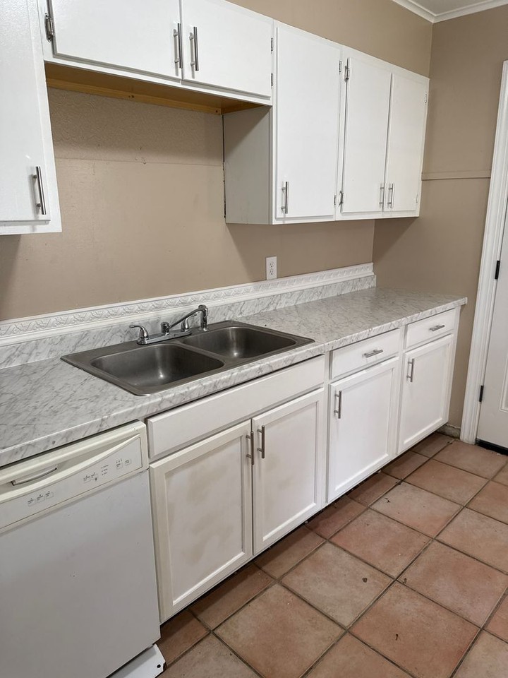 317 Alexander Dr - Photo 4 of 31