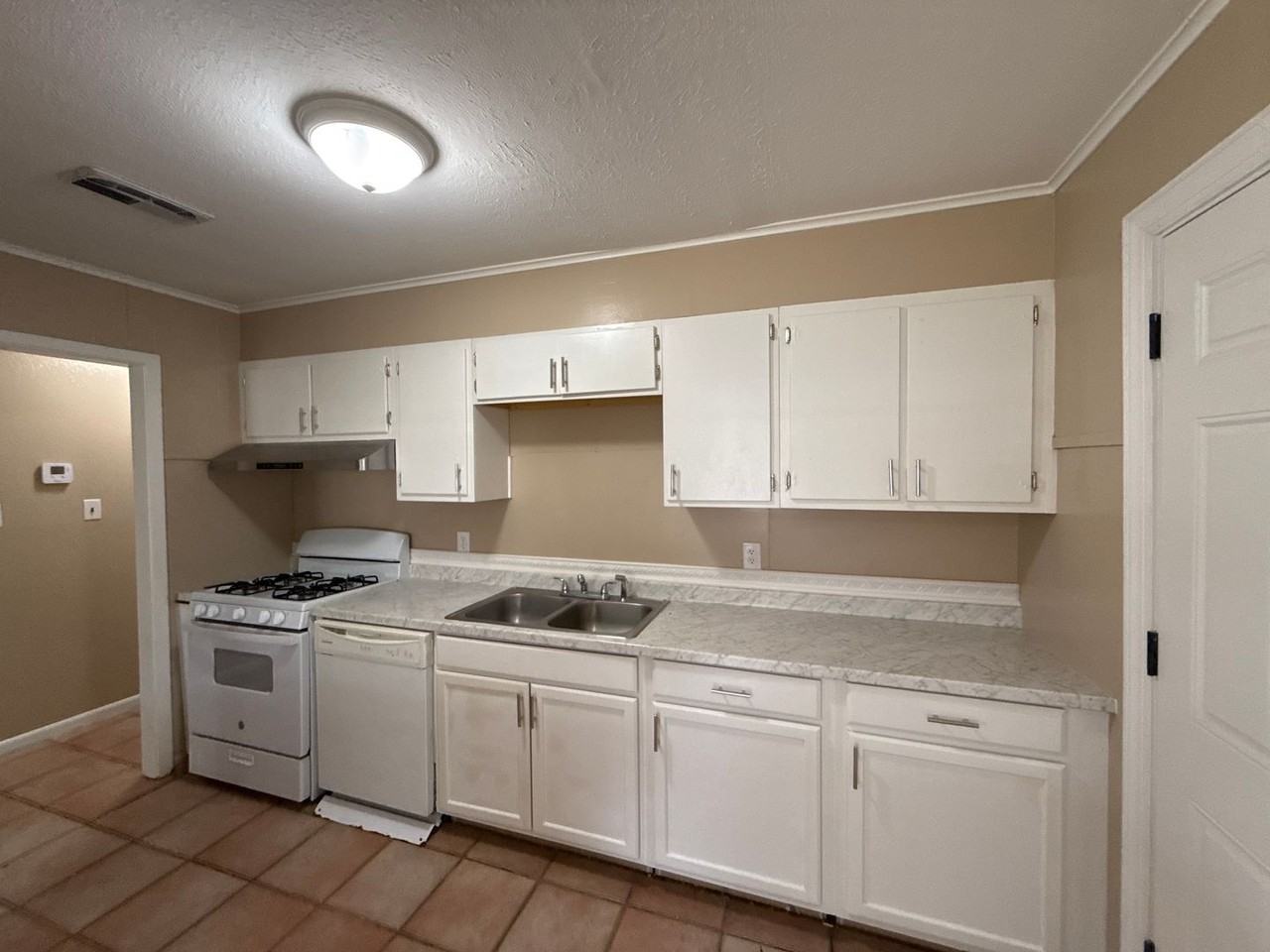 317 Alexander Dr - Photo 5 of 31