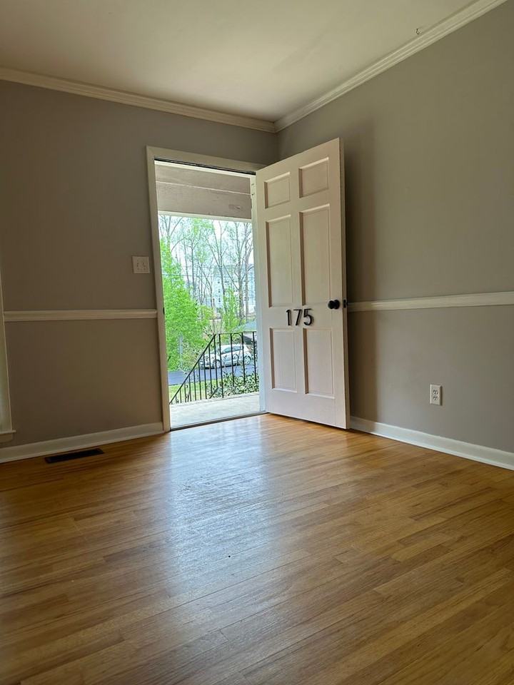 175 Shadybrook Dr - Photo 6 of 50