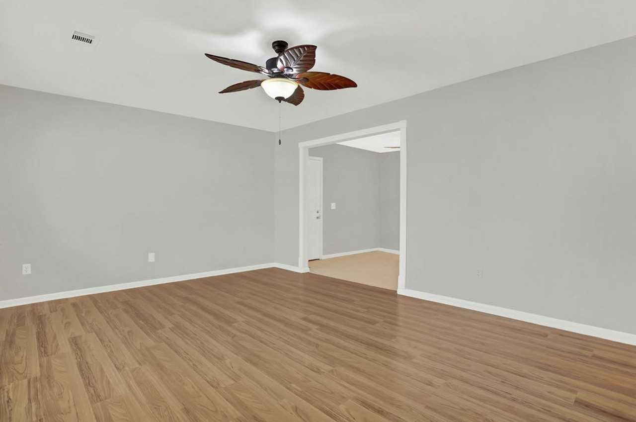 209 Middleground Rd - Photo 4 of 25