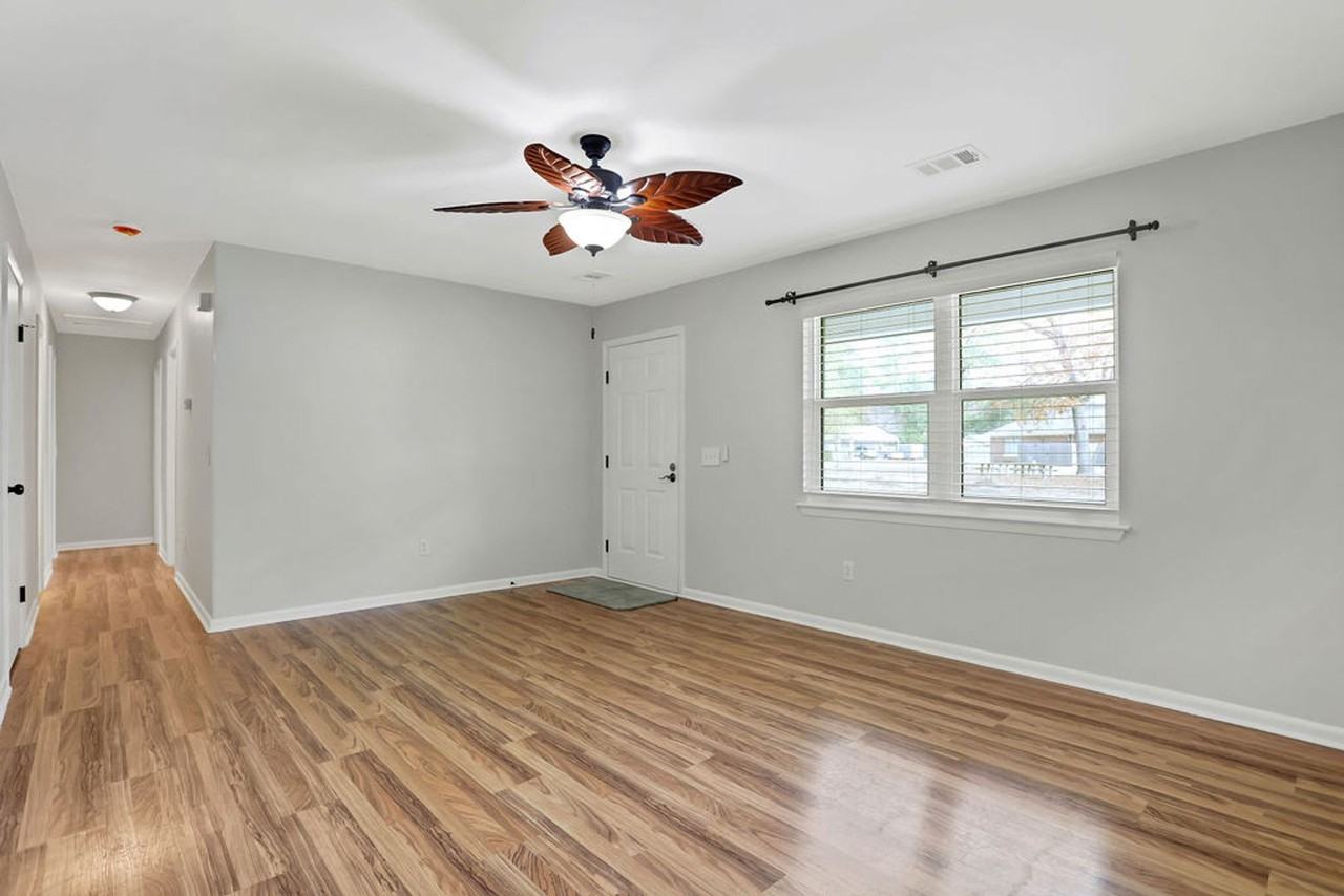 209 Middleground Rd - Photo 5 of 25