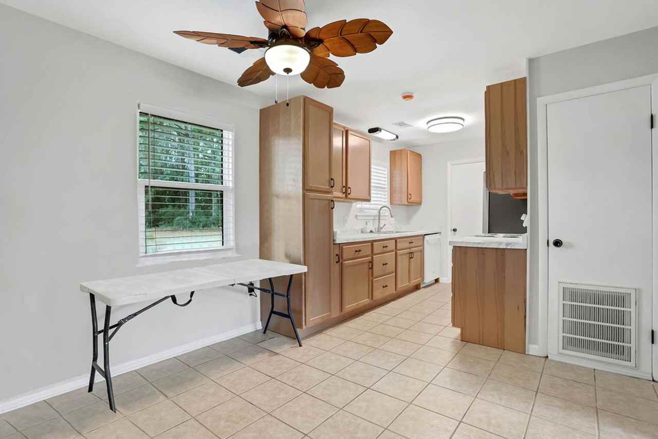 209 Middleground Rd - Photo 7 of 25