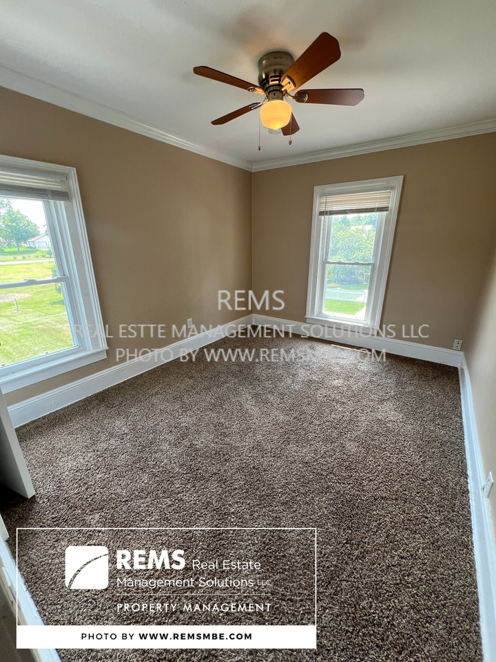 222 Mill St - Photo 3 of 7