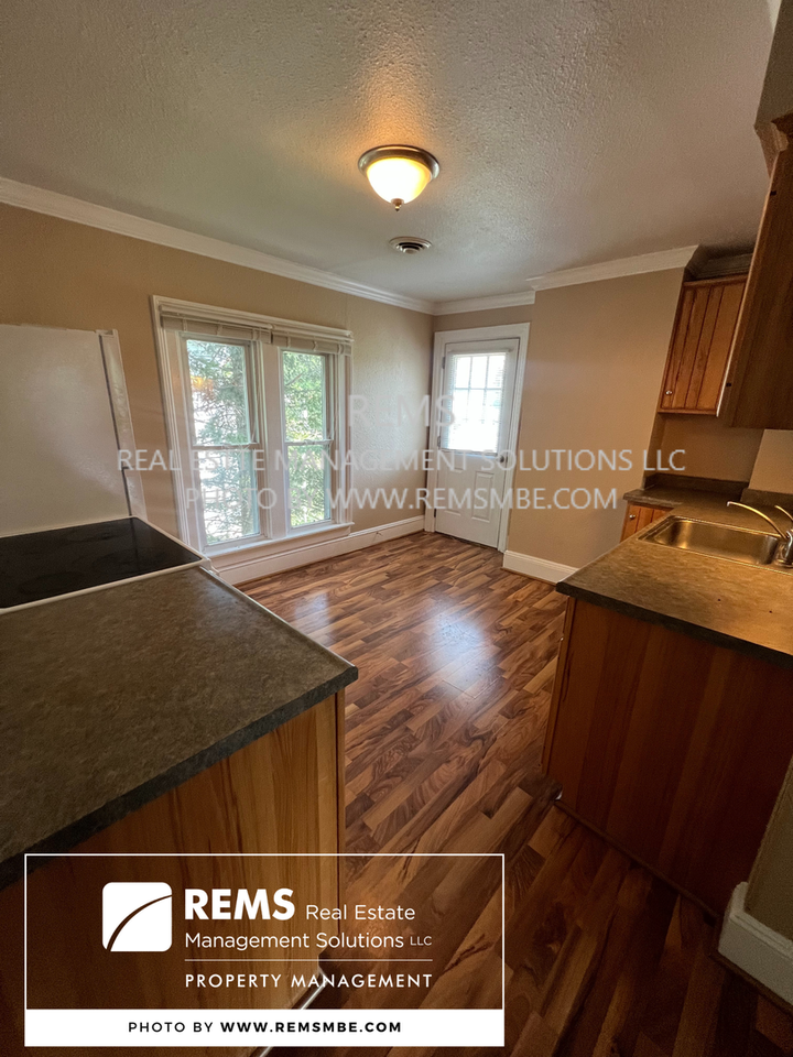 222 Mill St - Photo 4 of 7