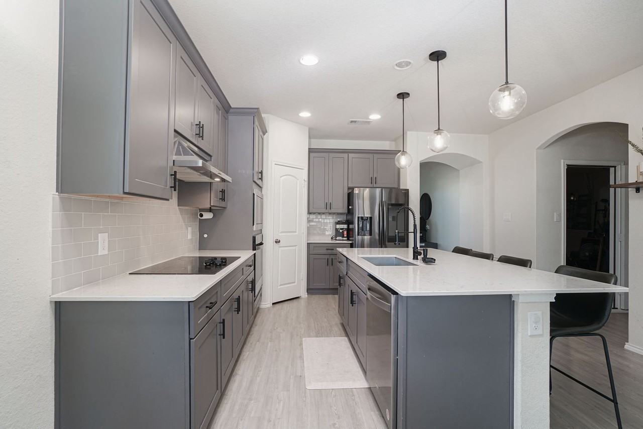 4721 Whaler - Photo 3 of 49