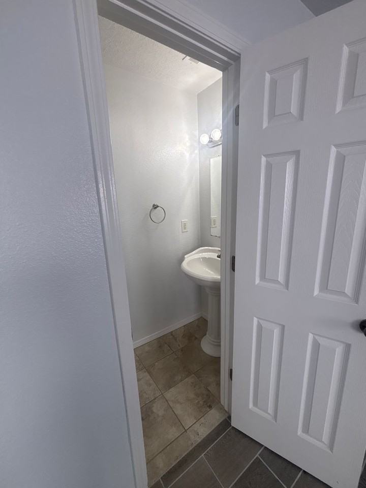 6973 Merlot Dr Ne - Photo 4 of 32