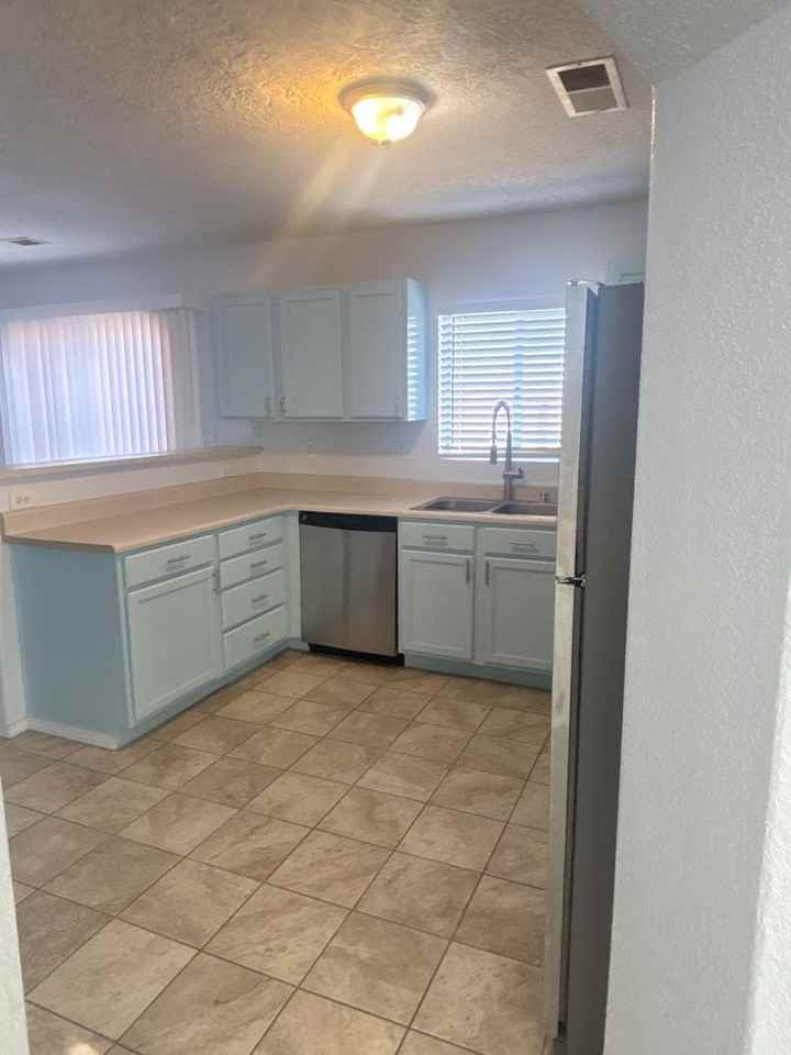 6973 Merlot Dr Ne - Photo 7 of 32