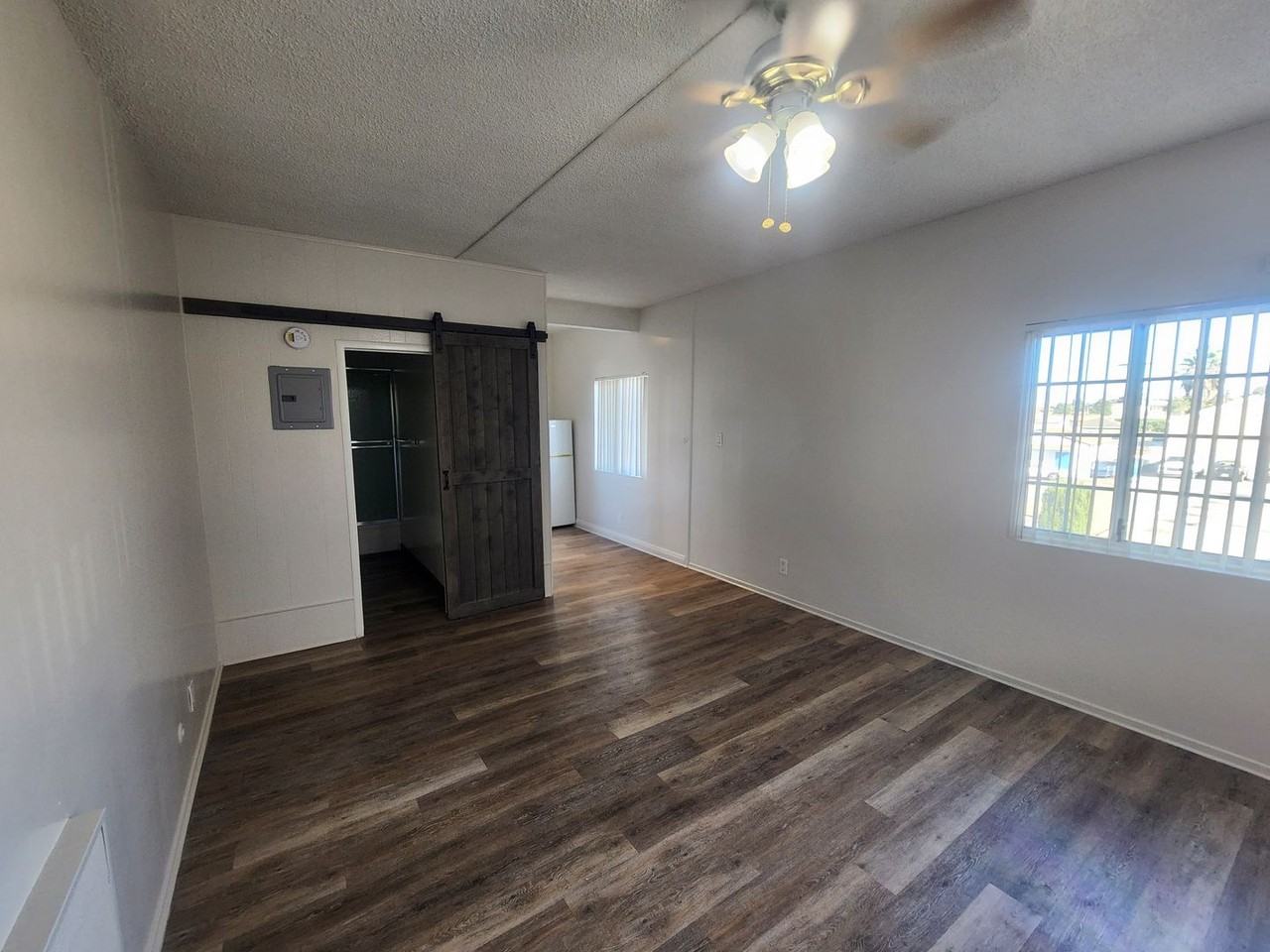 13501 Inglewood Ave - Photo 2 of 8