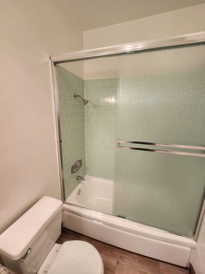 13501 Inglewood Ave - Photo 4 of 8