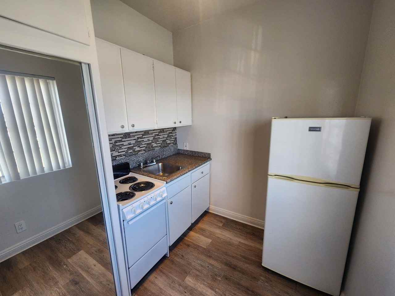 13501 Inglewood Ave - Photo 7 of 8