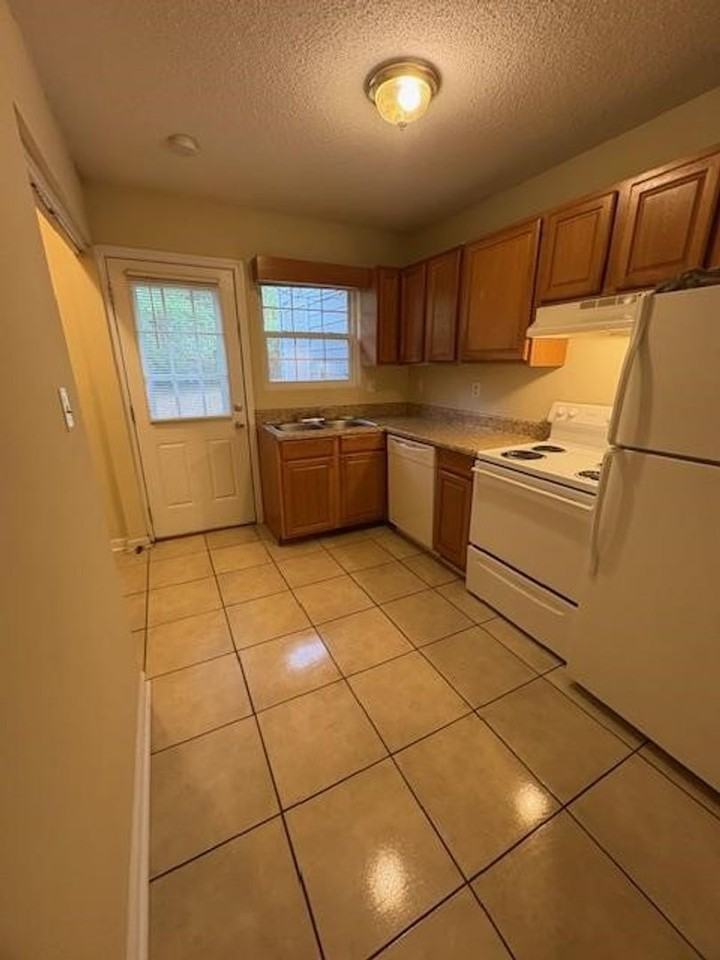 1542 Thornsdale Dr #A - Photo 3 of 8