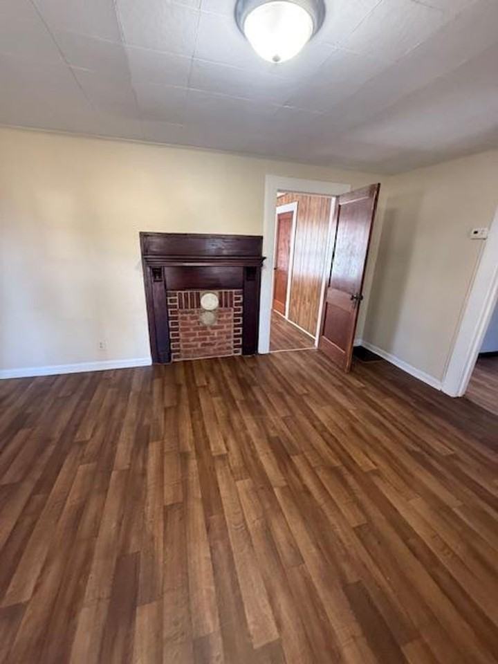 1811 Newell St - Photo 2 of 6