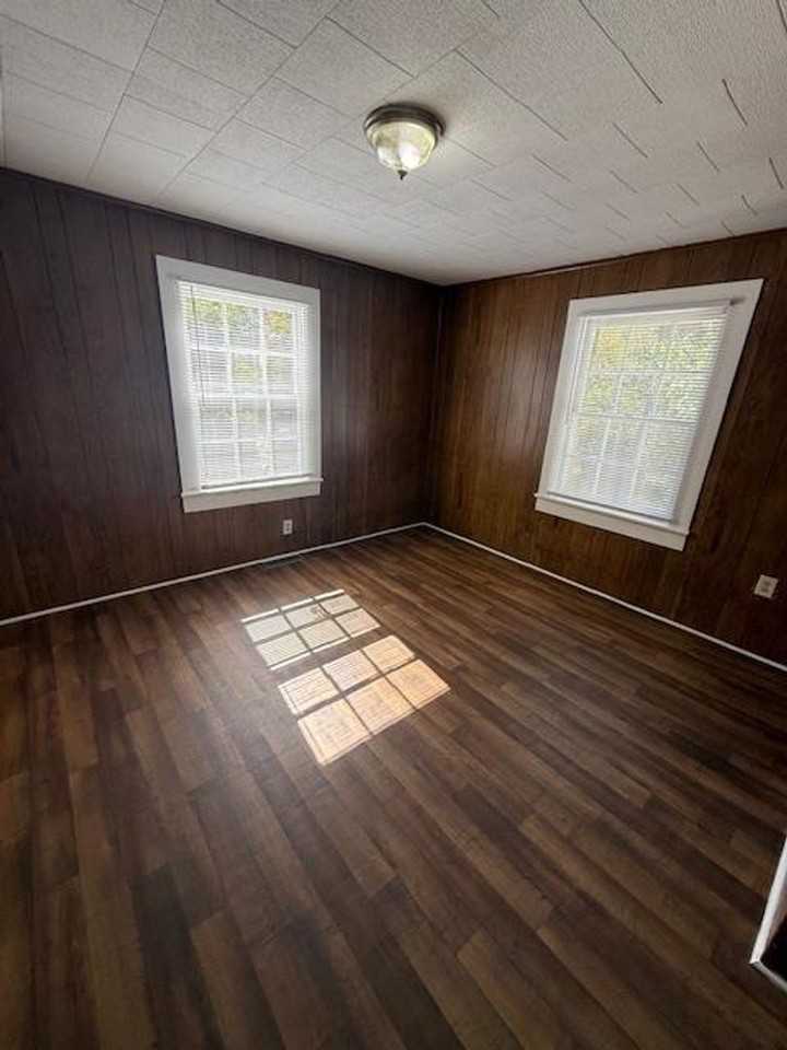 1811 Newell St - Photo 3 of 6