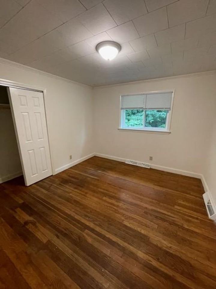 200 W Bailey St - Photo 7 of 9