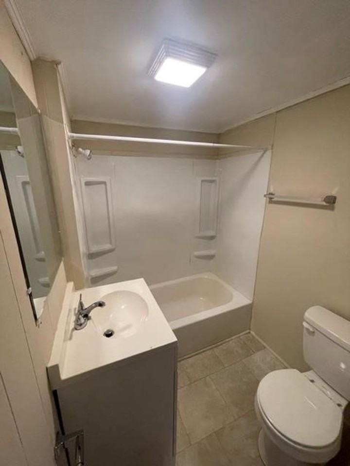 226 E Pritchard St - Photo 3 of 5