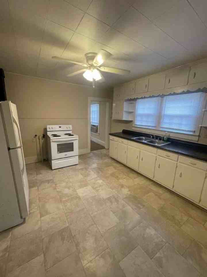 226 E Pritchard St - Photo 4 of 5