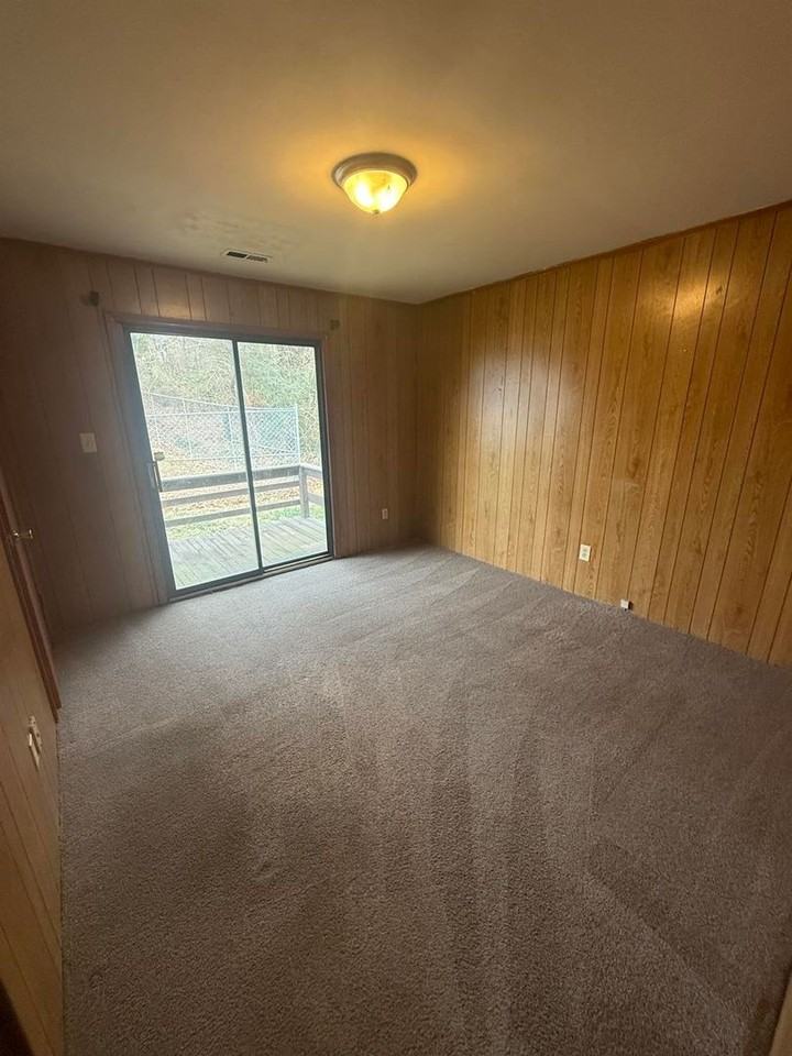 242 Hughes St #B - Photo 3 of 6