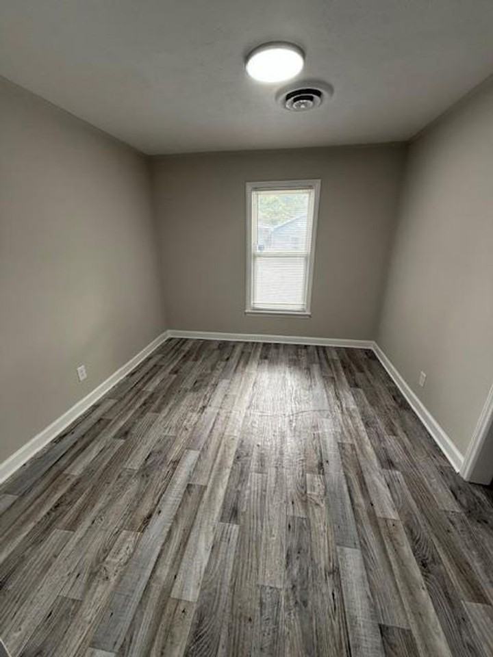 325 Rich Ave - Photo 4 of 8