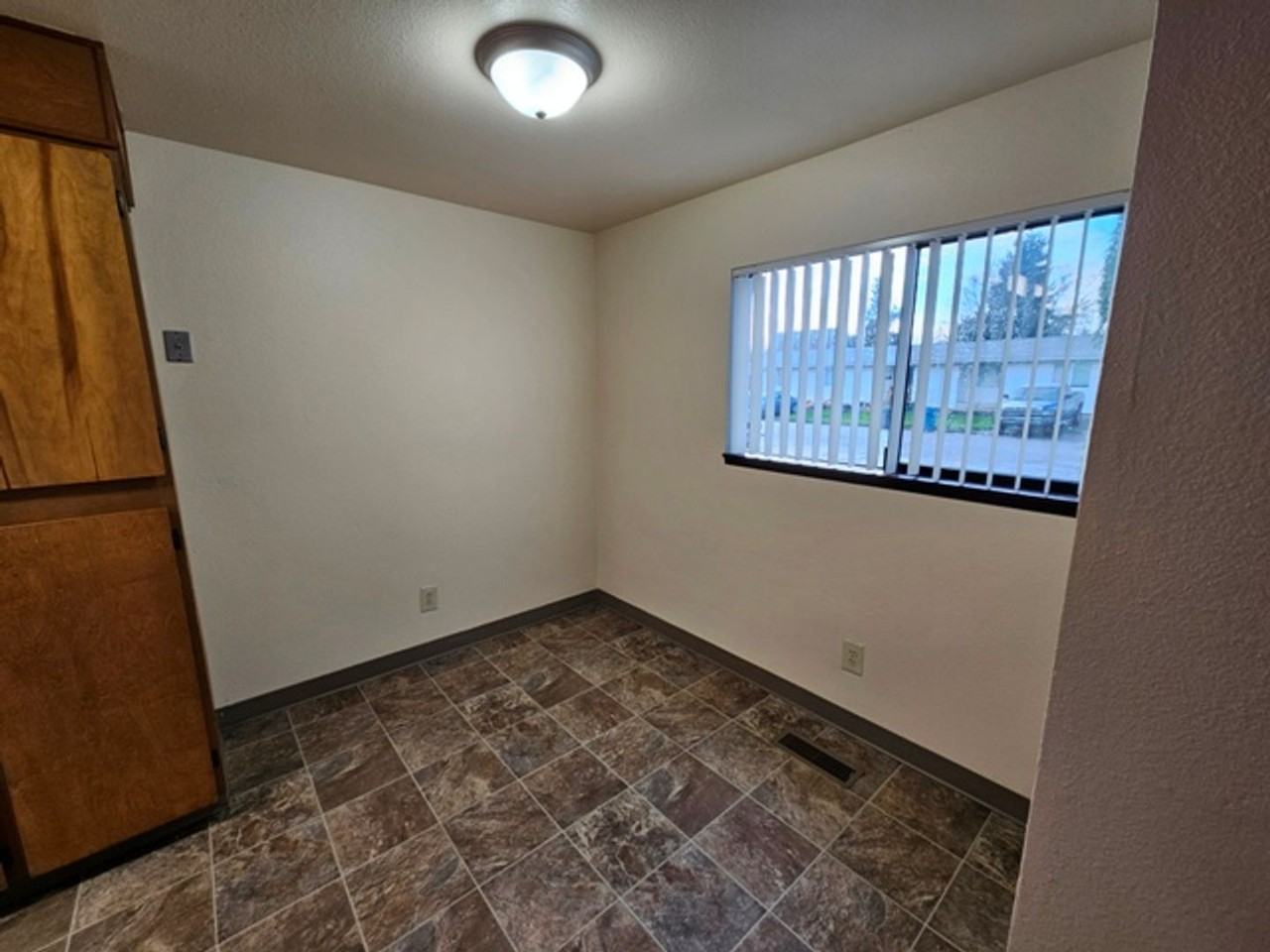 srsl01* - Photo 5 of 19