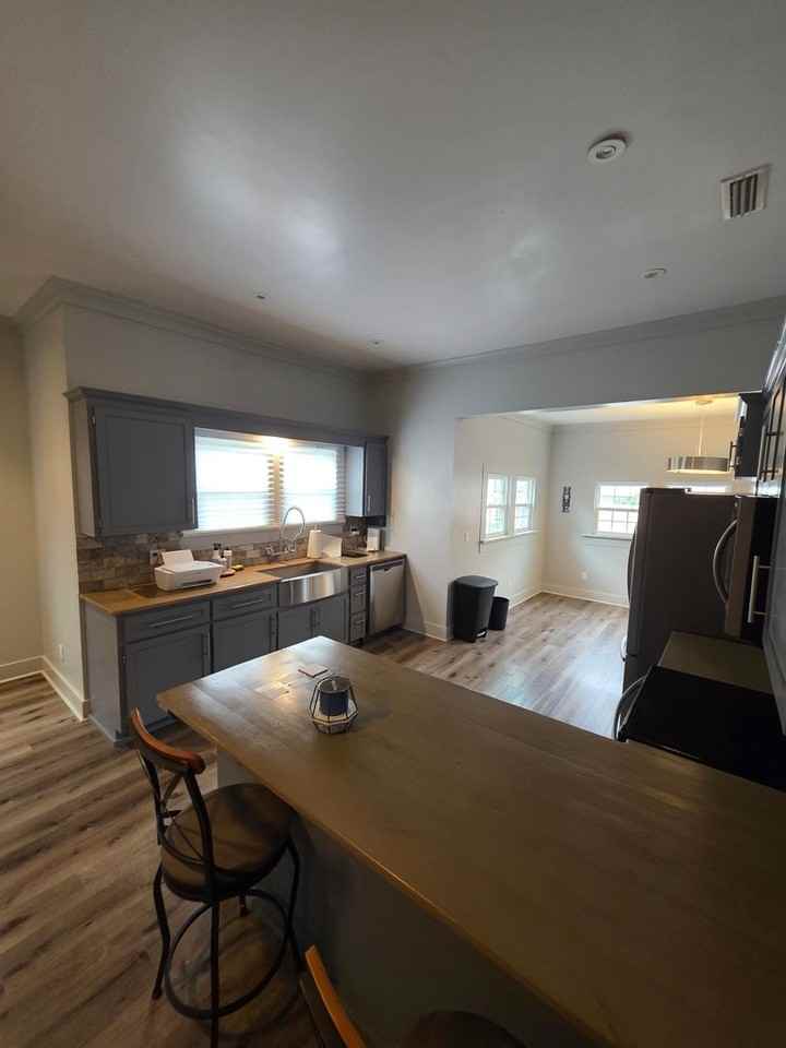 602 W Lee St - Photo 4 of 13