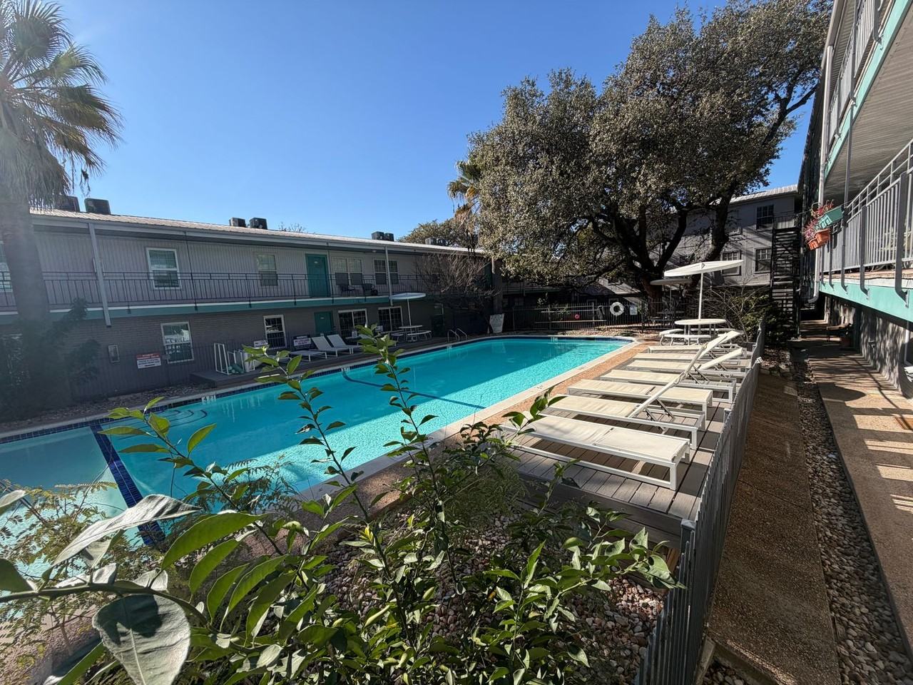 300 Crockett St #201 - Photo 7 of 32