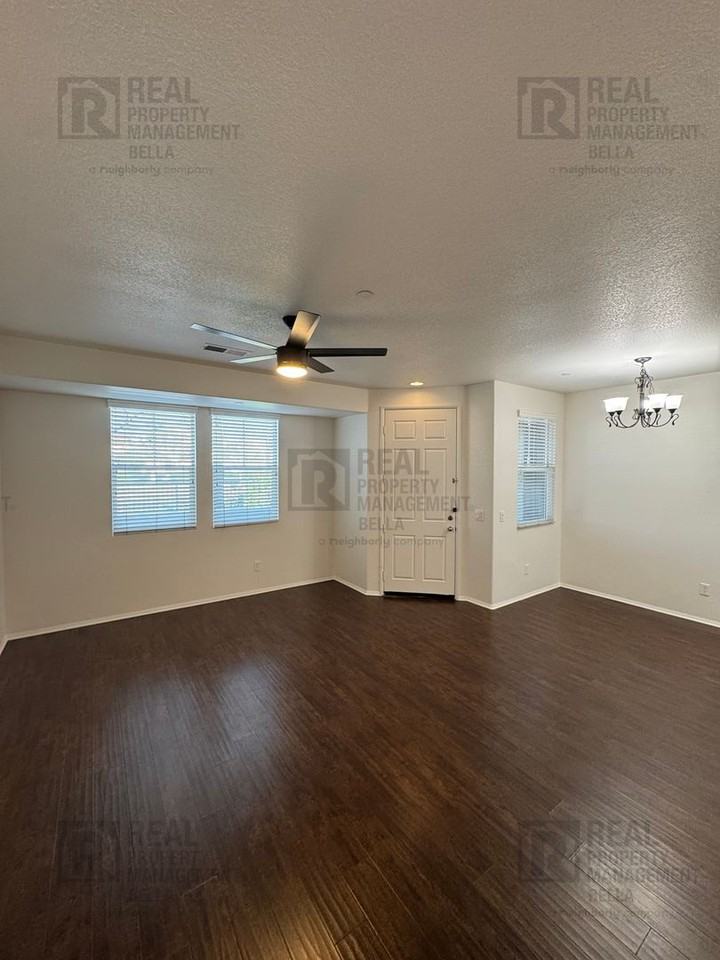 26025 Iris Ave - Photo 6 of 30