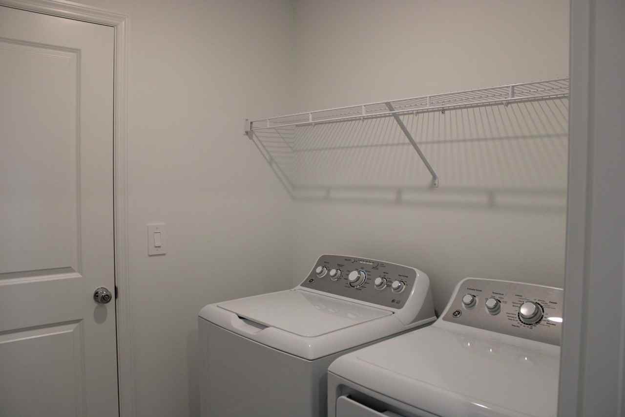 19542 Fairhill Ct - Photo 5 of 13