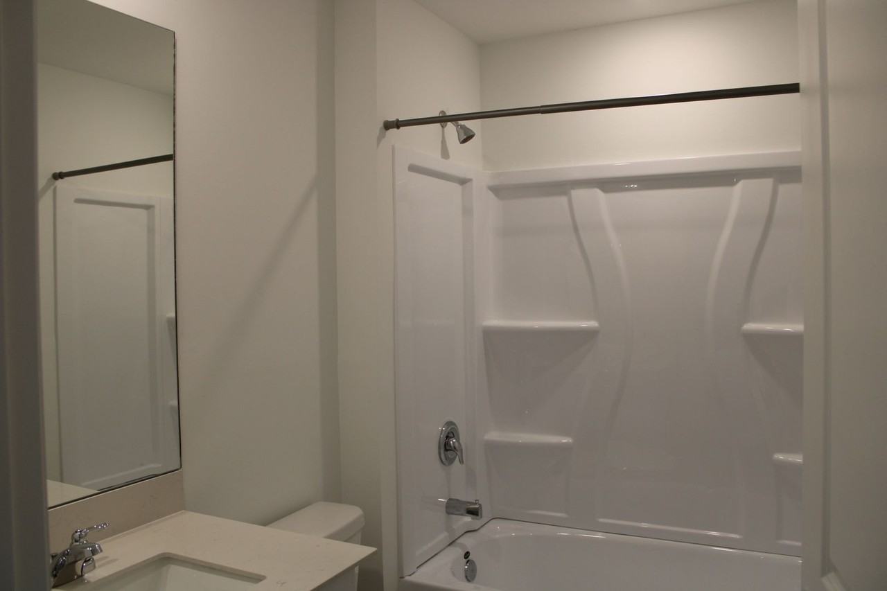 19542 Fairhill Ct - Photo 6 of 13