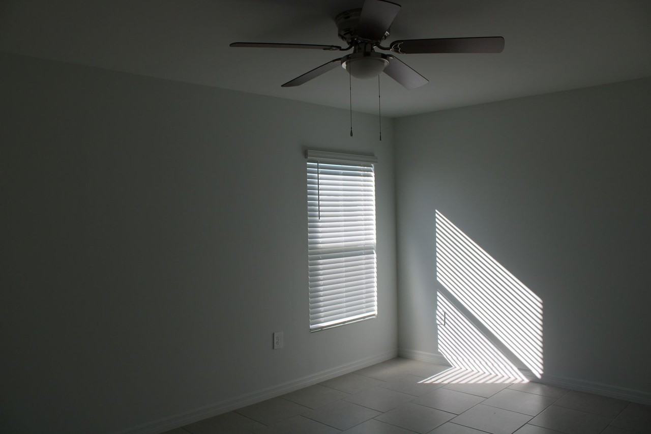 19542 Fairhill Ct - Photo 7 of 13