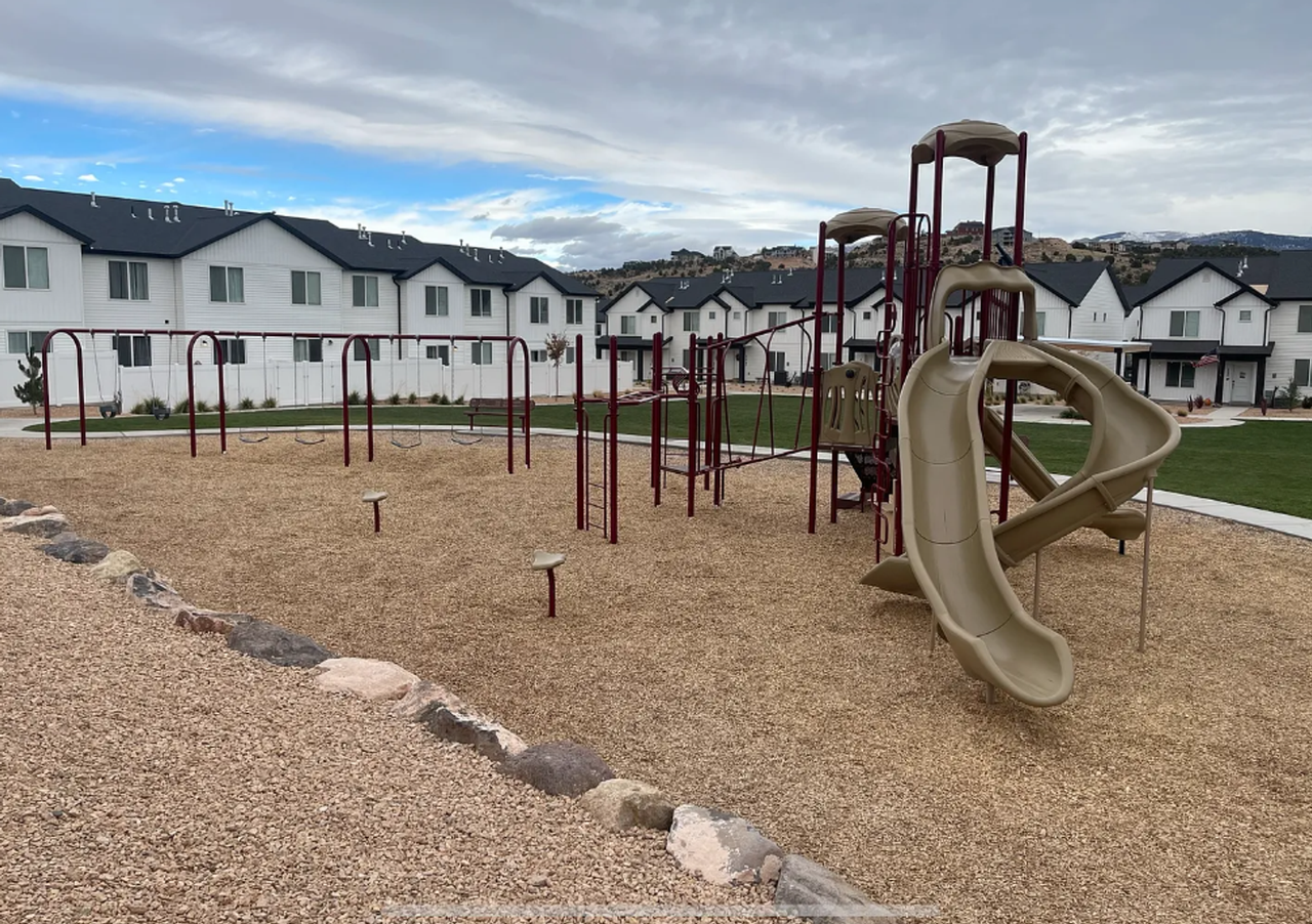 2939 W Lagrand St - Photo 4 of 26