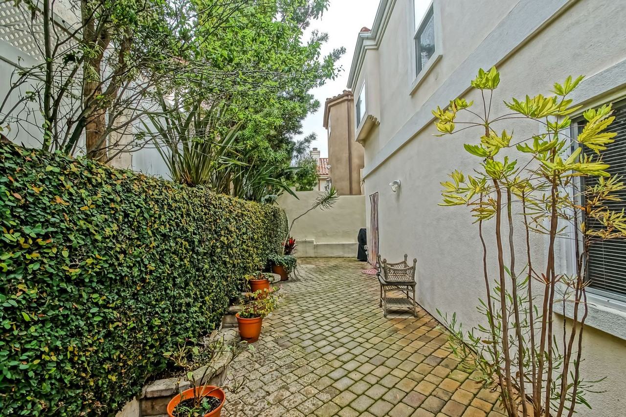 226 N Irena Ave #B - Photo 4 of 33