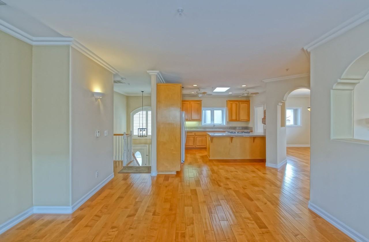 226 N Irena Ave #B - Photo 7 of 33