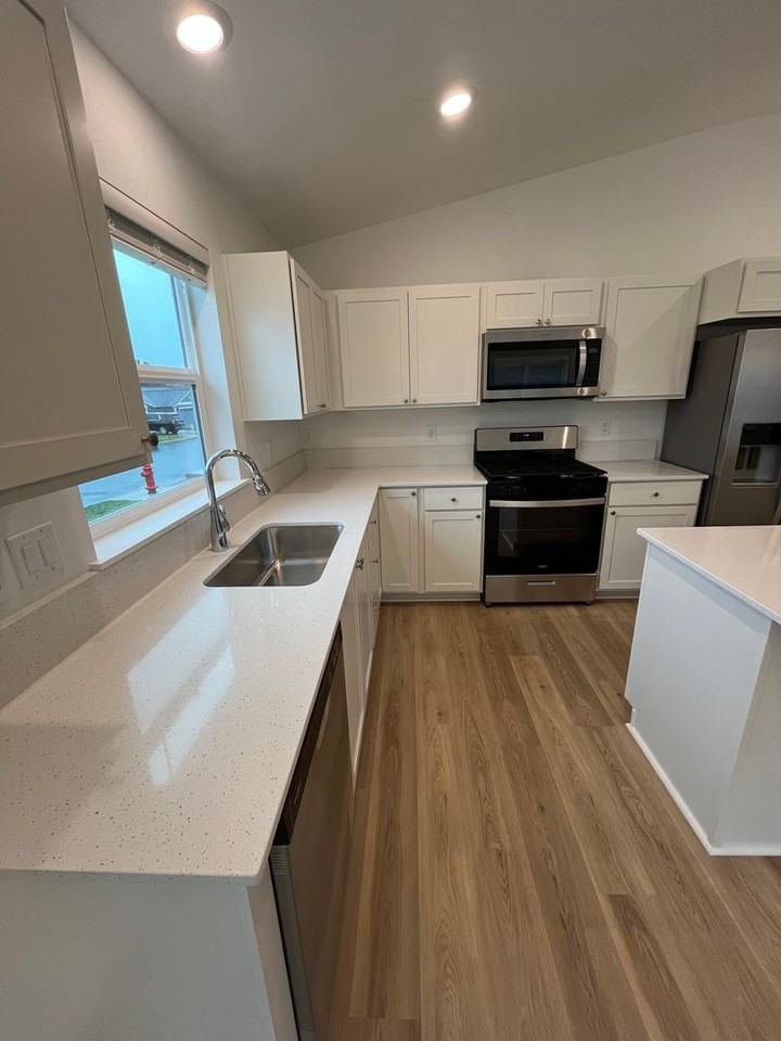 555 Ne Arnold Rd - Photo 4 of 15