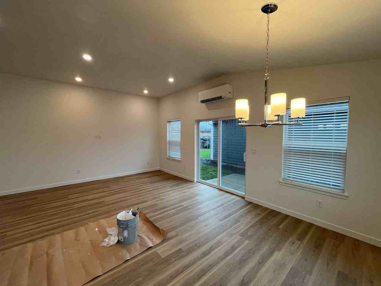 555 Ne Arnold Rd - Photo 6 of 15