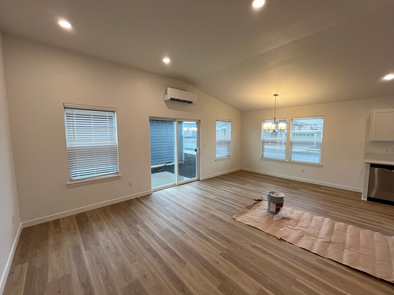 555 Ne Arnold Rd - Photo 7 of 15