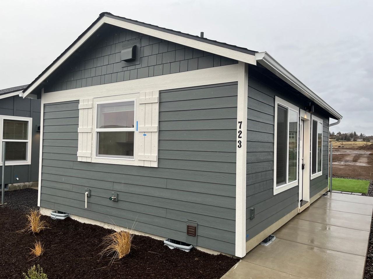 723 Ne Rickenbacker Rd - Photo 2 of 6