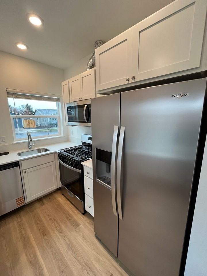 723 Ne Rickenbacker Rd - Photo 3 of 6