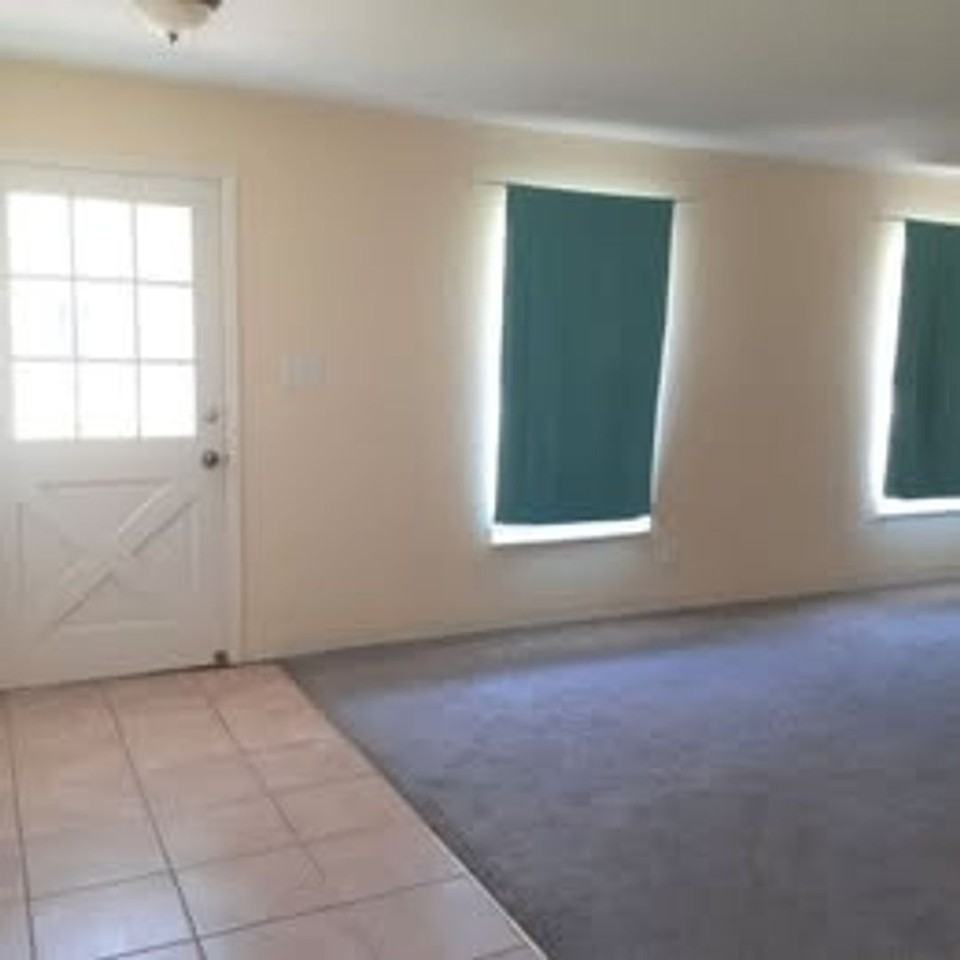 313 Church St - Photo 5 of 15