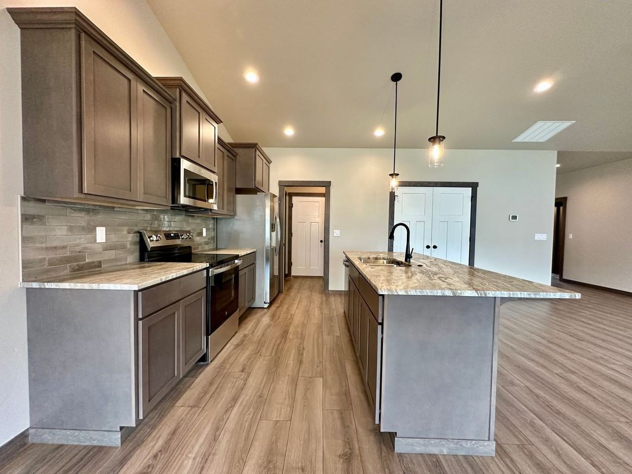 2671 N Neptune St - Photo 4 of 10