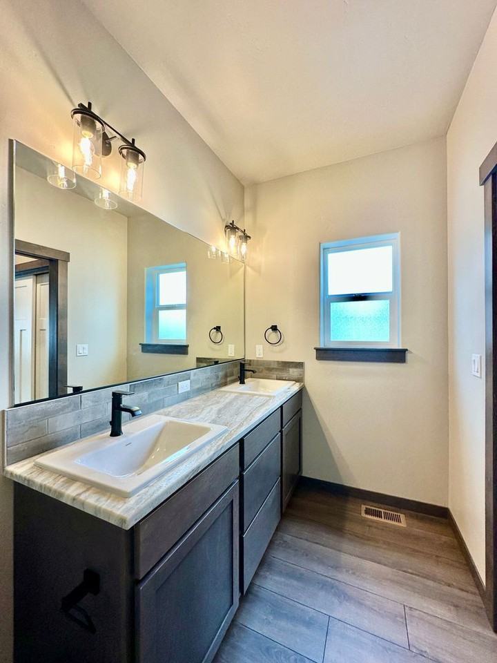 2671 N Neptune St - Photo 7 of 10