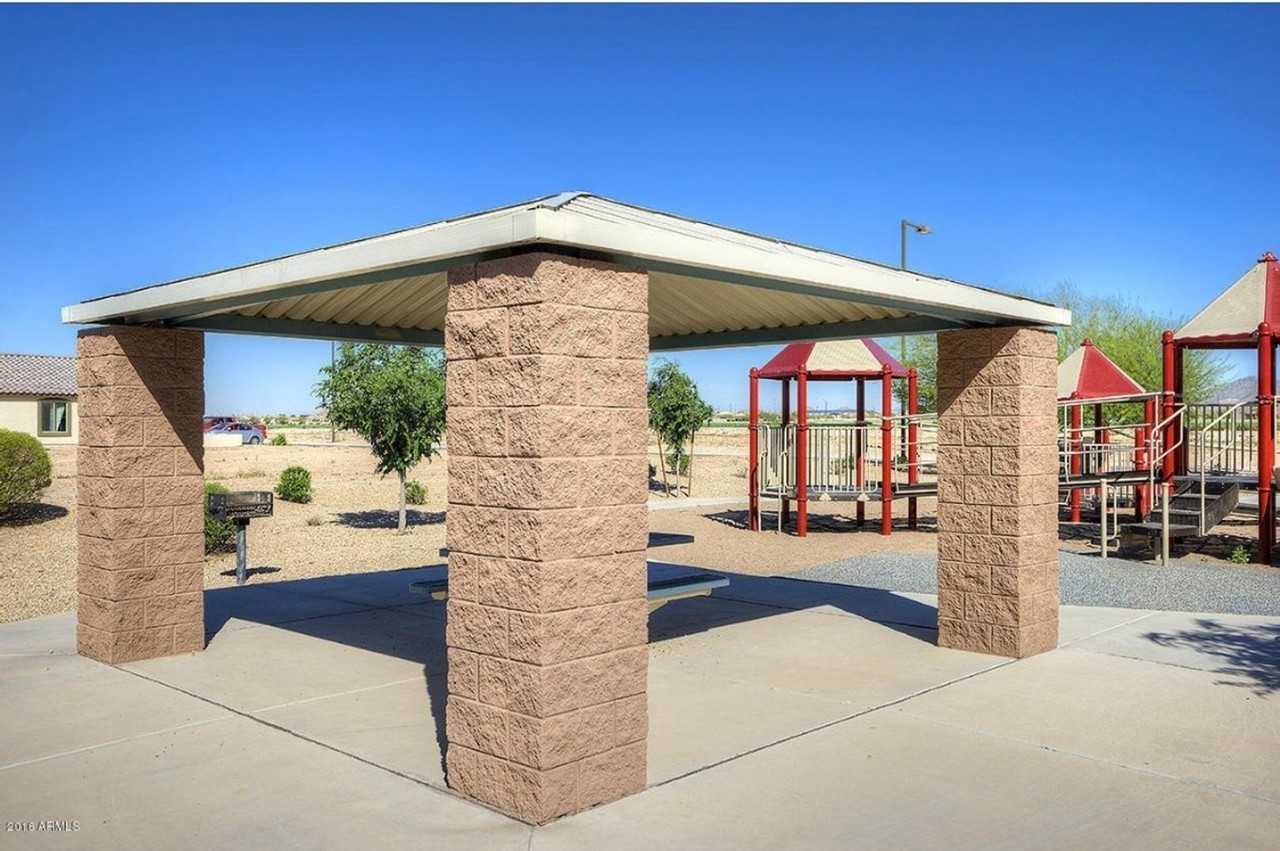 24449 W Sheraton Ln - Photo 3 of 6