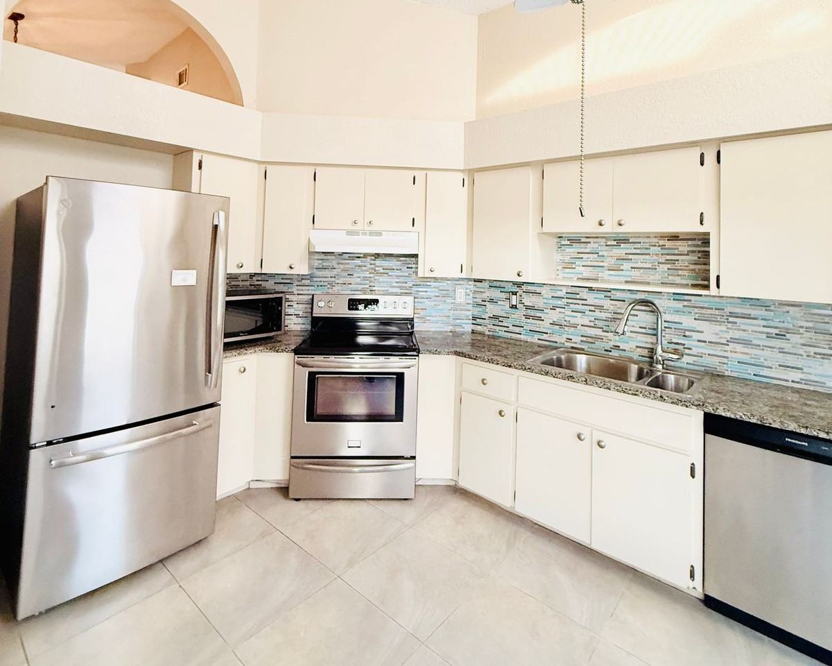 3615 75th Ter E - Photo 5 of 17