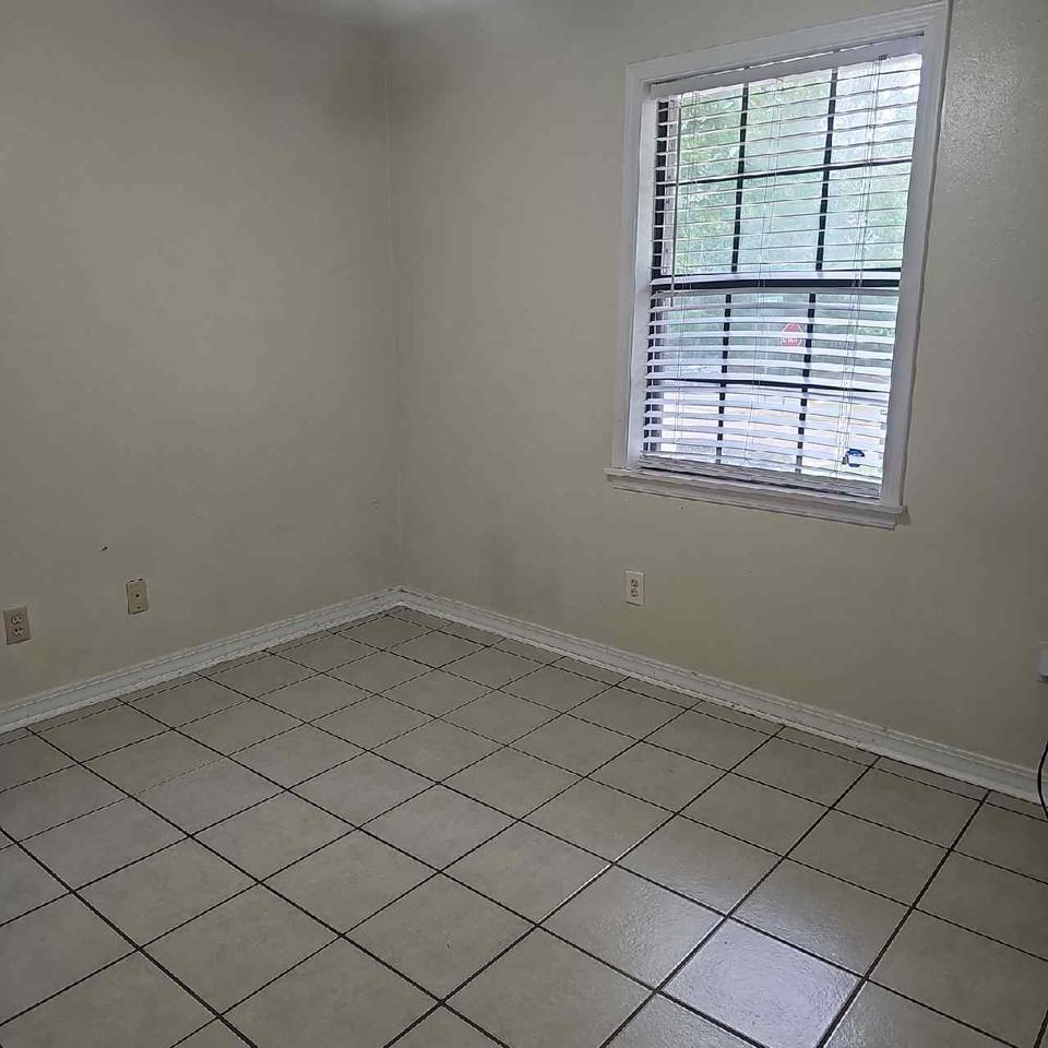 509 Vernon St - Photo 2 of 5