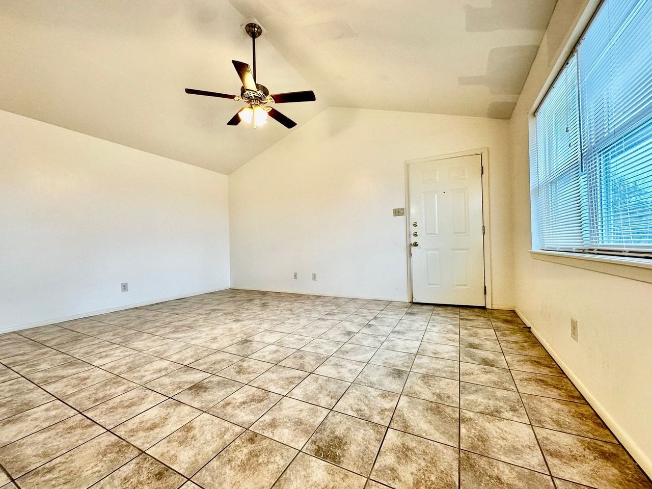 405 Ranchero Rd - Photo 2 of 8