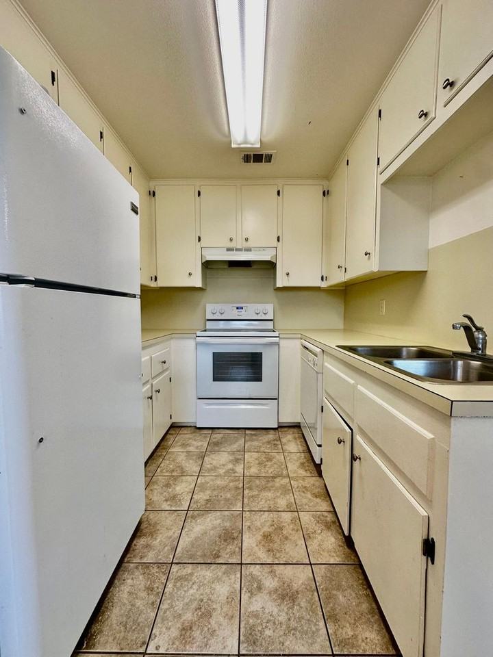 405 Ranchero Rd - Photo 3 of 8