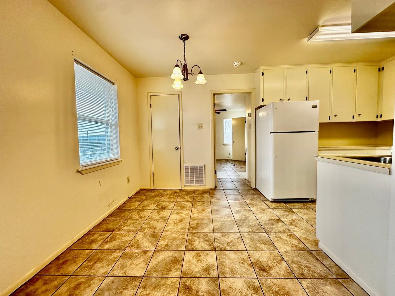 405 Ranchero Rd - Photo 4 of 8